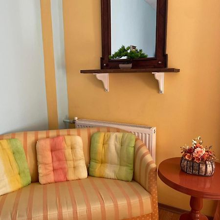 Guest House Misha Petrevene ภายนอก รูปภาพ