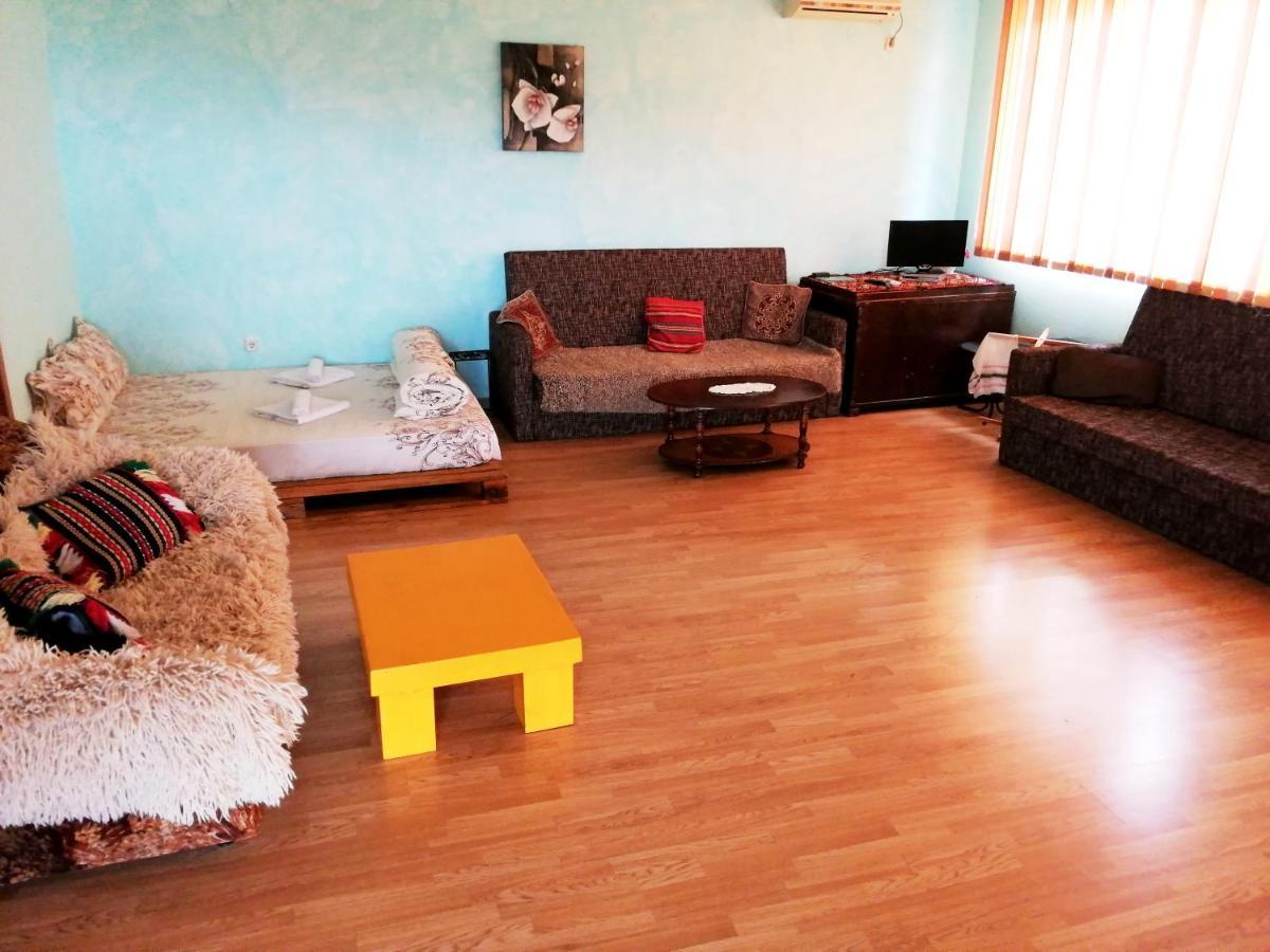 Guest House Misha Petrevene ภายนอก รูปภาพ