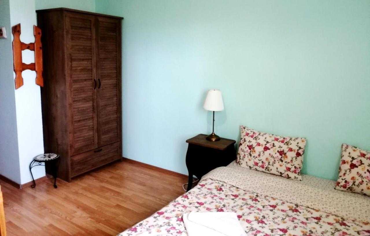 Guest House Misha Petrevene ภายนอก รูปภาพ