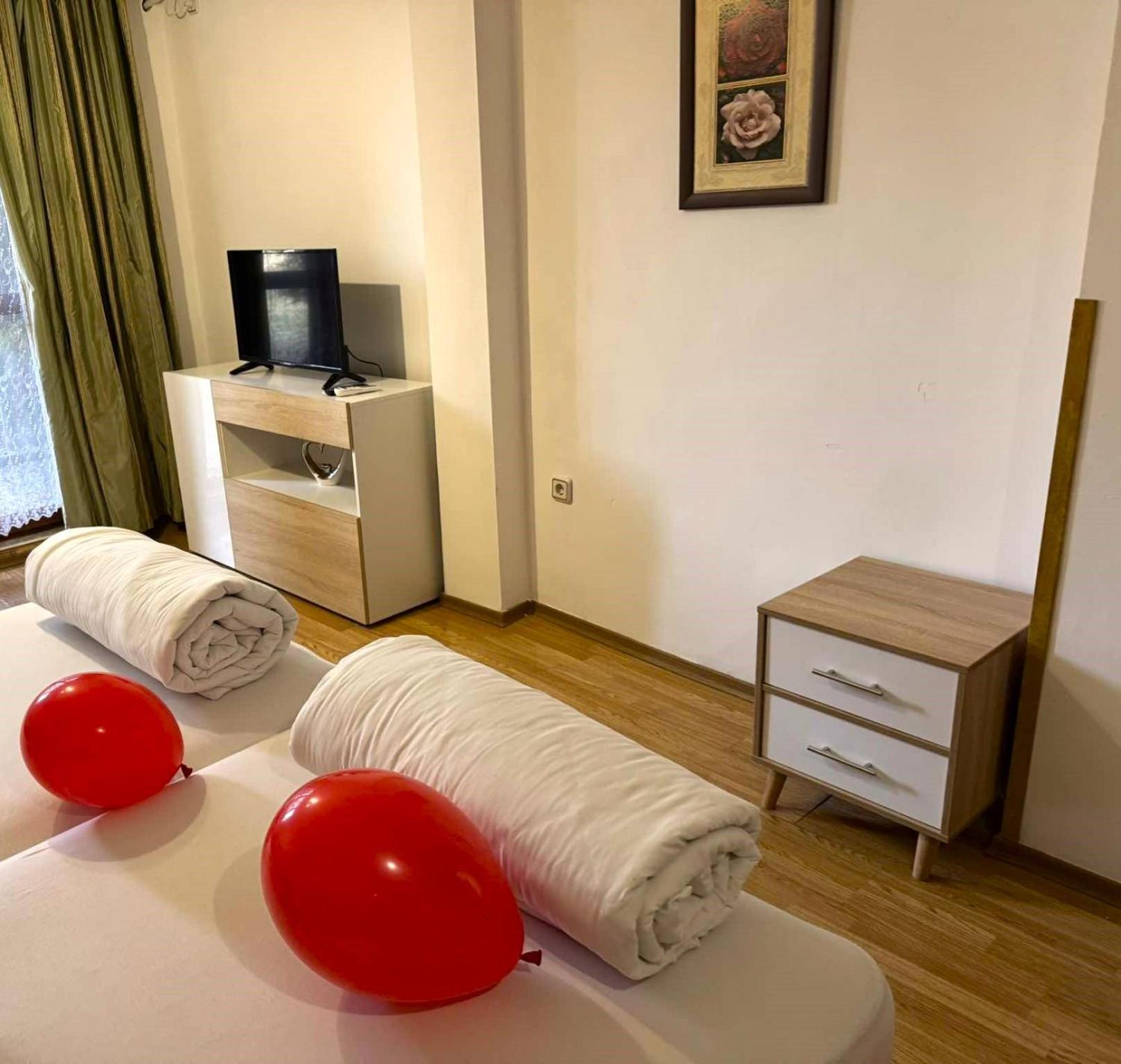 Guest House Misha Petrevene ภายนอก รูปภาพ
