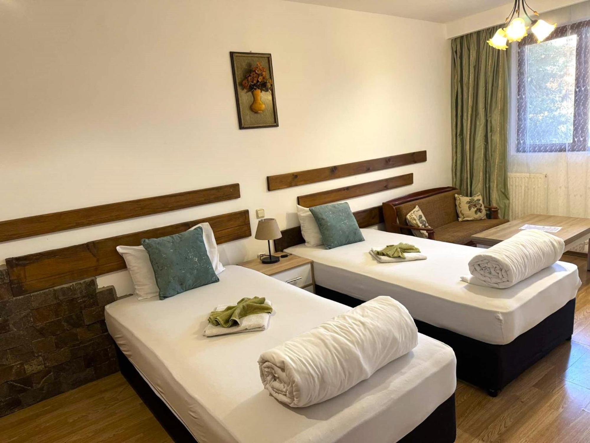 Guest House Misha Petrevene ภายนอก รูปภาพ