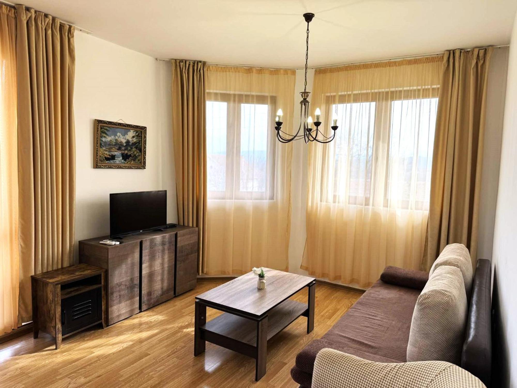 Guest House Misha Petrevene ภายนอก รูปภาพ