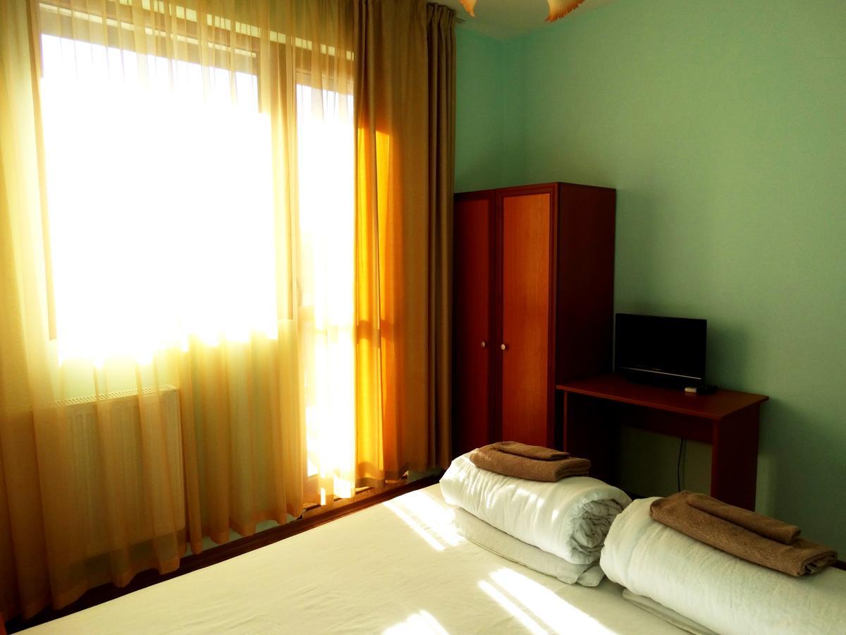 Guest House Misha Petrevene ภายนอก รูปภาพ
