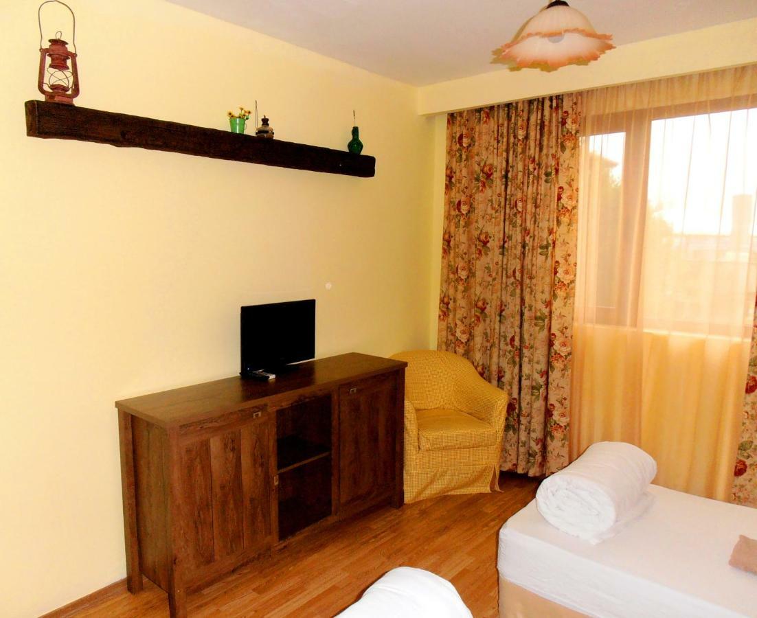 Guest House Misha Petrevene ภายนอก รูปภาพ