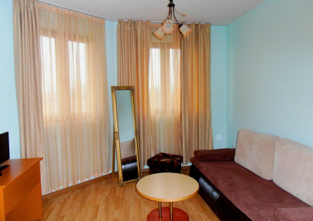 Guest House Misha Petrevene ภายนอก รูปภาพ