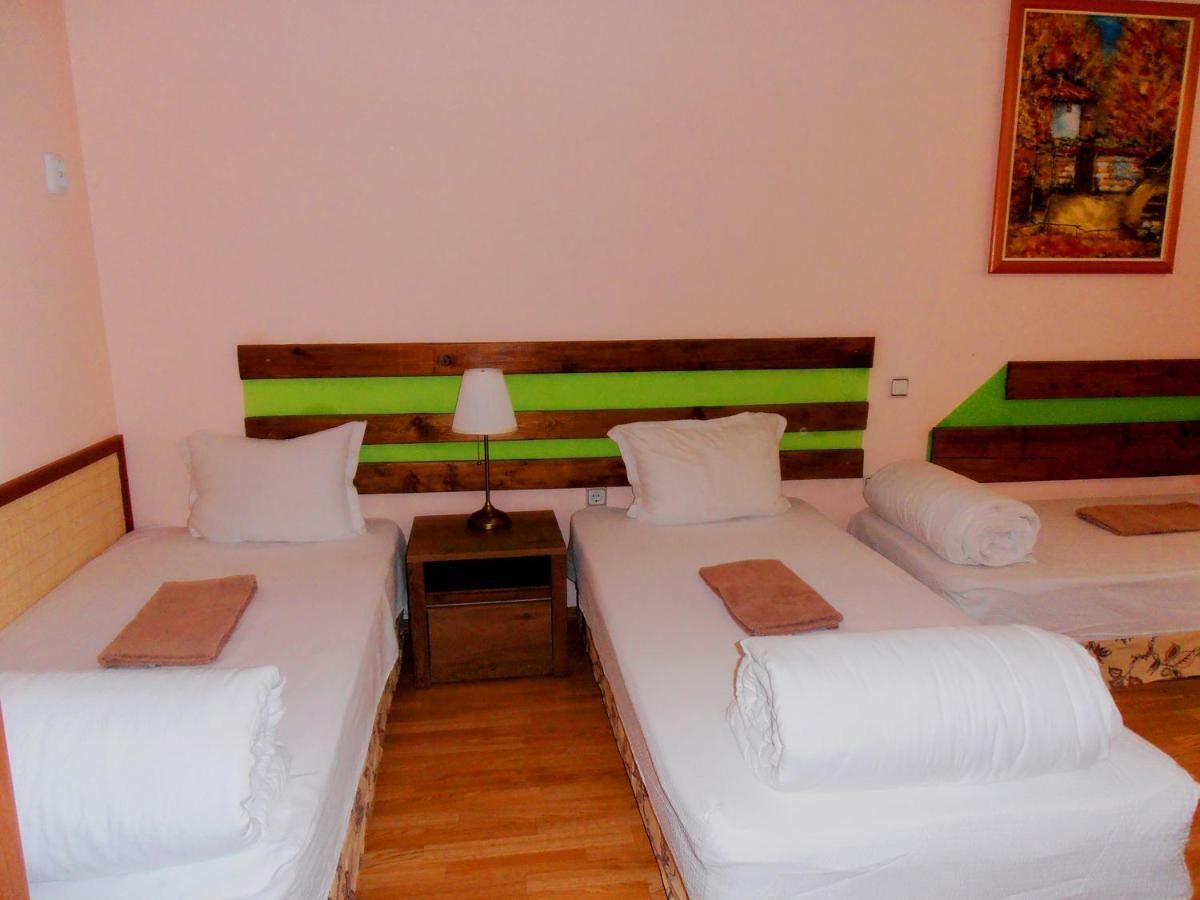 Guest House Misha Petrevene ภายนอก รูปภาพ