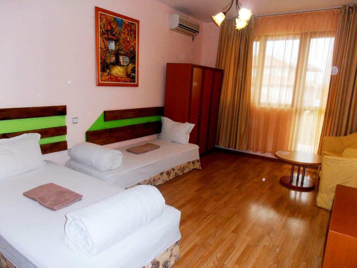 Guest House Misha Petrevene ภายนอก รูปภาพ