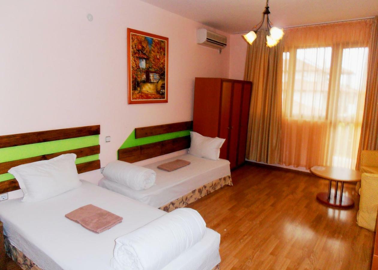 Guest House Misha Petrevene ภายนอก รูปภาพ