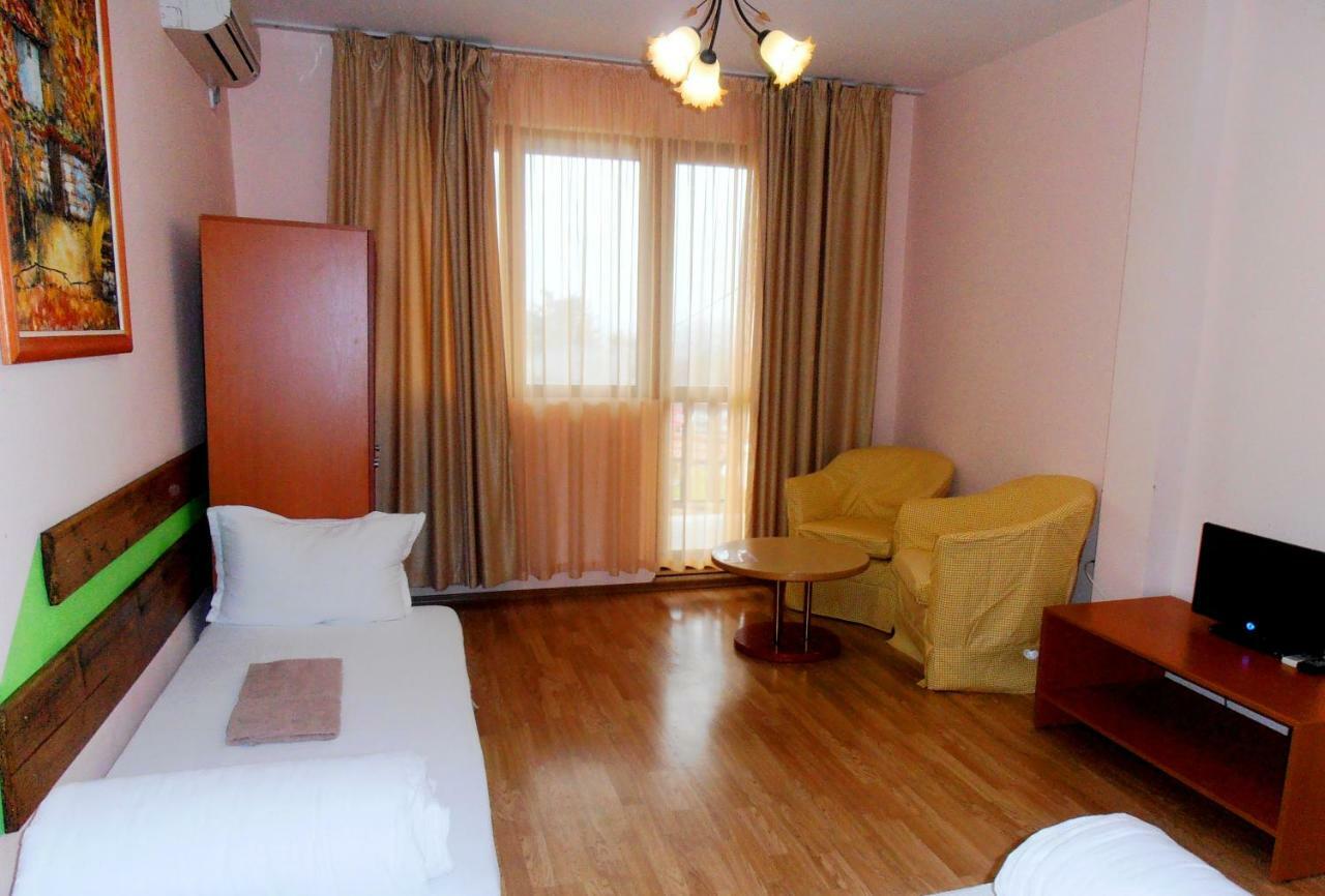 Guest House Misha Petrevene ภายนอก รูปภาพ