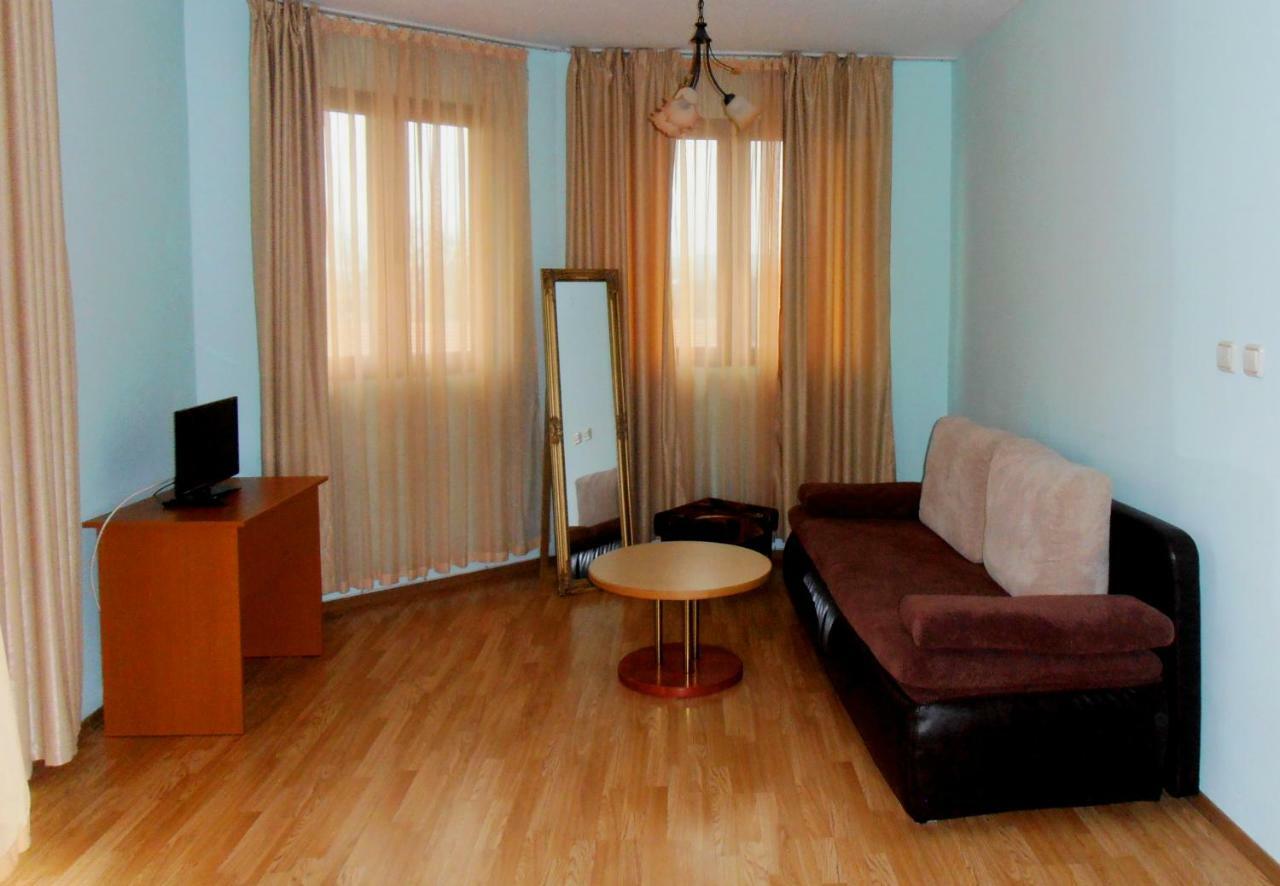 Guest House Misha Petrevene ภายนอก รูปภาพ
