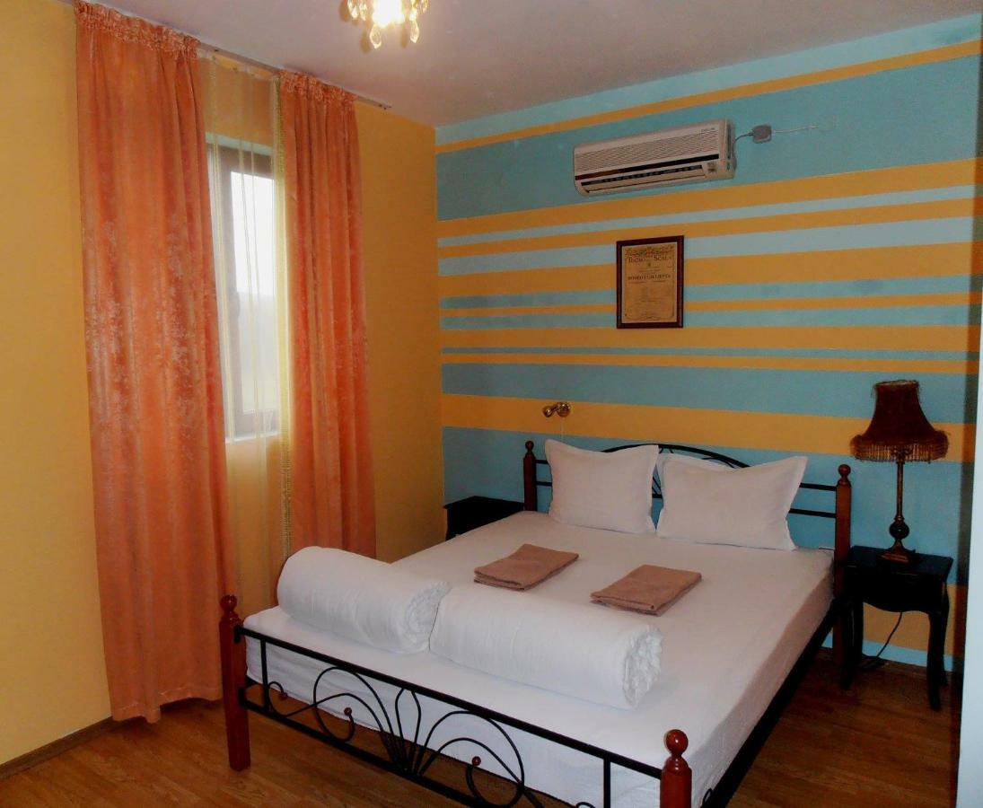 Guest House Misha Petrevene ภายนอก รูปภาพ