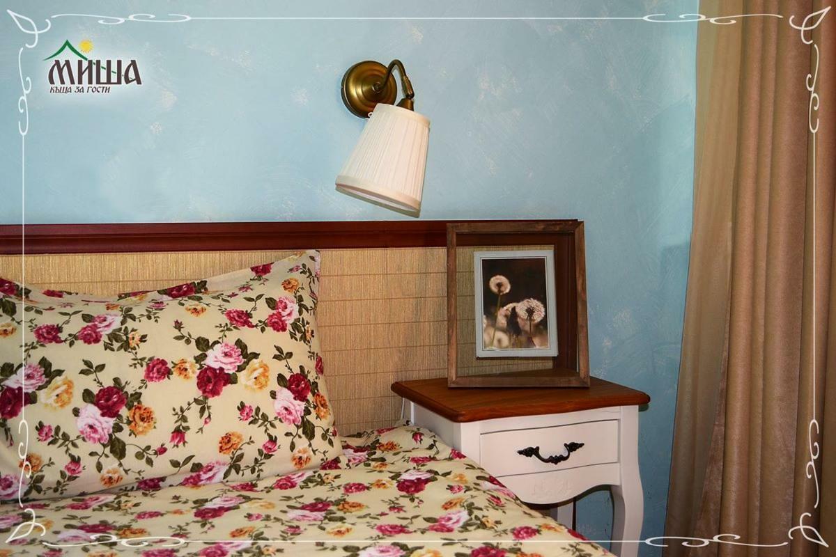 Guest House Misha Petrevene ภายนอก รูปภาพ