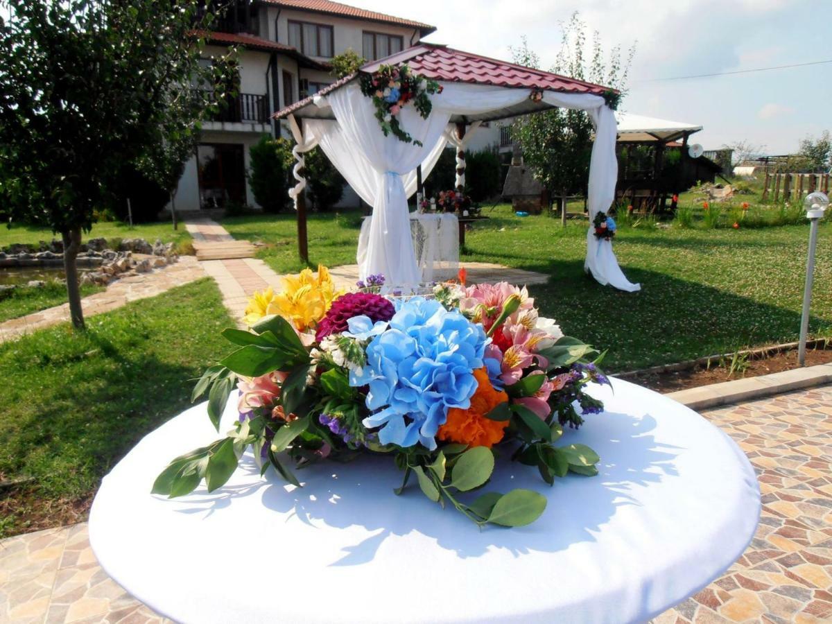 Guest House Misha Petrevene ภายนอก รูปภาพ