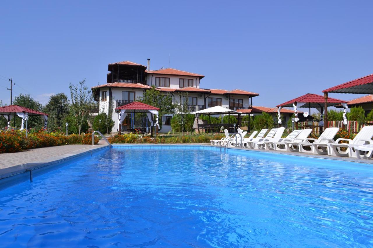 Guest House Misha Petrevene ภายนอก รูปภาพ